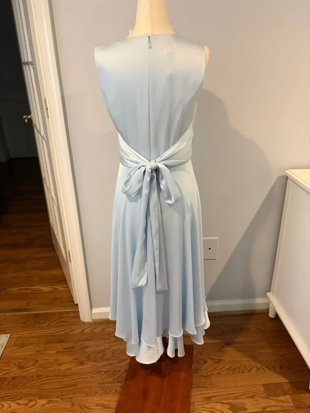Elegant Light Blue V-Neck Midi Dress - Picture 2 of 4